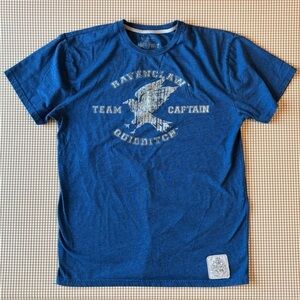 Universal Studios Ravenclaw Team Captain Quidditch
T-Shirt. Blue. Men's medium